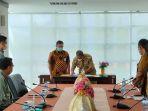 pemkab-wajo-serahkan-lkpd-tahun-2021-ke-bpk.jpg