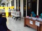 pemungutan-suara-tps-03-kelurahan-puserren-keca.jpg