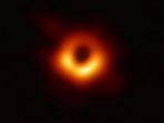 penampakan-black-hole.jpg