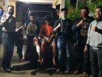 penangkapan-dua-pelaku-begal-oleh-personil-polsek-lau-maros-senin-1852020.jpg
