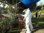 pengambilan-sampel-swab-pasien-covid-19-di-balla.jpg