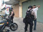 penggeledagan-sh-oleh-uprc-angngaru-polres-pelabuhan-makassar-di-jl-diponegoro-2882020.jpg