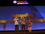 penghargaan-untuk-toyota-indonesia_20160318_212917.jpg
