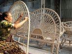 pengrajin-rotan.jpg