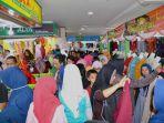 pengunjung-mtc-makassar-berburu-baju-muslim.jpg