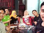 pengunjung-warkop-parlay.jpg