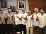 pengurus-koni-sulsel-foto-bersama-kapolda-sulsel-irjen-mas-guntur-laupe.jpg