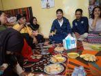 pengusaha-restauran-dan-hotel-itu-melakukan-lawatan-kepada-salah-satu-warga.jpg