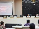 penjabat-wali-kota-makassar-yusran-jusuf-saat-memimpin-rapat-evaluasi-psbb.jpg