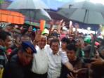penyambutan-nico-victor_20160219_083642.jpg<pf>penyambutan-nico-2_20160219_083725.jpg<pf>penyambutan-nico-victor-3_20160219_084147.jpg<pf>basah-lagi-nico-victor_20160219_084256.jpg<pf>pelantikan-di-halaman-kantor_20160218_001908.jpg<pf>niko-bringkanae-victor-datuan-batara_20160218_003752.jpg
