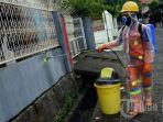 penyemprotkan-disinfektan-di-perumahan-dosen-ikip-jl-raya-pendidikan-1.jpg<pf>penyemprotkan-disinfektan-di-perumahan-dosen-ikip-jl-raya-pendidikan-3.jpg<pf>penyemprotkan-disinfektan-di-perumahan-dosen-ikip-jl-raya-pendidikan-4.jpg<pf>penyemprotkan-disinfektan-di-perumahan-dosen-ikip-jl-raya-pendidikan-2.jpg