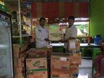penyerahan-bantuan-oleh-pimpinan-baznas-enrekang-kepada-pengurus.jpg