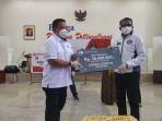 penyerahan-bantuan-sembako-dan-uang-tunai-perumda-air-makassar.jpg
