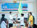 penyerahan-bendera-pataka-dari-bupati-pangkep-kepada-kepala-kemenag.jpg