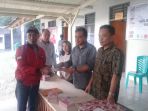 penyerahan-berita-acara-hasil-verifikasi-berkas-di-kpu-toraja-utara_20180809_140442.jpg