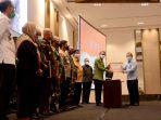 penyerahan-dipa-2021-dari-gubernur-sulsel-nurdin-abdullah-ke-harun-sulianto.jpg