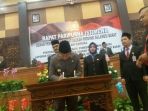 penyerahan-laporan-hasil-pemeriksaan-bpk-atas-laporan-keuangan-pemprov-sulbar_20180605_162208.jpg