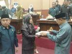 penyerahan-ranperda-yang-telah-disahkan.jpg