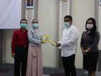 penyerahan-secara-simbolis-markering-gallery-gmtd-ke-rs-siloam-senin-642020.jpg