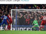 penyerang-chelsea-willian-mencetak-gol-ke-gawang-liverpool-2.jpg