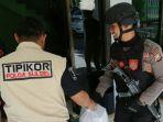 penyidik-tipikor-ditreskrimsus-polda-sulsel-penggeledahan-kasus-man-insan-cendekia.jpg