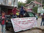 perkara-berunjuk-rasa-di-kantor-inspektorat-kabupaten-enrekang-kamis-2272021.jpg