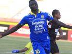 persib-bandung-tak-diperkuat-ezechiel-n-douassel-robert-alberts-tetap-pede-jamu-barito-putera.jpg