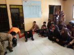 personel-bpbd-enrekang-melakukan-latihan-penanggulangan-bencana_20180401_185236.jpg