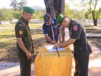 personel-kodim-1410-bantaeng-mengikuti-prosesi-ziarah-kubur-di-tmp-sasayya_20180531_161425.jpg