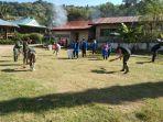 personel-kodim-1419-enrekang-bersama-masyarak.jpg