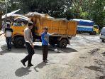 personel-sat-lantas-polres-enrekang-datangi-tkp-di-kecamatan-cendana-antara-mobil-truk-sampah.jpg