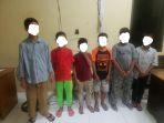 personil-resmob-polres-luwu-timur-menjemput-enam-murid-sekolah-dasar-sd-di-luwu-timur.jpg