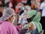 petugas-medis-menyuntikkan-vaksin-covid-19-kepada-guru-di-tribun-lapangan-karebosi-1.jpg<pf>petugas-medis-menyuntikkan-vaksin-covid-19-kepada-guru-di-tribun-lapangan-karebosi-2.jpg<pf>petugas-medis-menyuntikkan-vaksin-covid-19-kepada-guru-di-tribun-lapangan-karebosi-3.jpg<pf>petugas-medis-menyuntikkan-vaksin-covid-19-kepada-guru-di-tribun-lapangan-karebosi-4.jpg