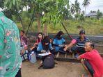 pihak-puskesmas-belawa-memberikan-pelayanan-kesehatan.jpg