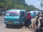 pilihan-transportasi-umum-di-kota-makassar-dari-petepete-hingga-becak-masih-eksis-hingga-sekarang.jpg