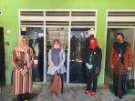pkk-makassar-salurkan-paket-sembako-ke-warga-terdampak-covid-19-1.jpg