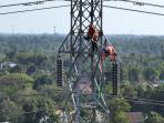 pln-imbau-masyarakat-jaga-jarak-aman-listrik.jpg