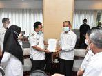 plt-gubernur-sulsel-andi-sudirman-sulaiman-memberikan-surat-tugas-kepada-sekda-toraja-utara.jpg