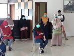 plt-kadis-kesehatan-sinjai-farina-irfani-sedang-bicara-memotivasi-pasien-covid-1.jpg
