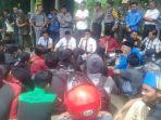 pmii-cabang-mamuju-unjuk-rasa-di-depan-kantor-gubernur-sulbar.jpg