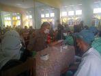polda-sulsel-melangsungkan-vaksinasi-keliling-di-sman-14-makassar-kamis-2392021.jpg