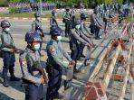 polisi-berjaga-di-naypyidaw-pada-jumat-2912021.jpg