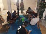 polisi-membubarkan-pesta-ballo-di-desa-batu-laya-kecamatan-tinambung.jpg