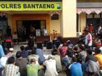 polres-bantaeng-menggelar-apel-kesiapan-pengamanan-tempat-pemungutan-suara-tps_20180625_144057.jpg