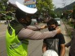 polres-enrekang-terus-mengajak-masyarakat-menggunakan-masker-demi-cegah-covid-19.jpg