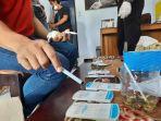 polres-majene-melakukan-pemeriksaan-urine-seluruhpersonelnya-selasa-2322021.jpg