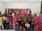 polres-tana-toraja-serahkan-bantuan-berupa-sembako.jpg
