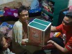 psi-makassar-menggelar-kegiatan-grebek-sahur-yaitu-dengan-mendatangi-rumah-rumah-warga.jpg