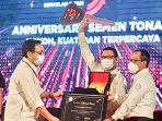 pt-prima-karya-manunggal-pkm-meraih-anugerah-penghargaan-distributor-terbaik-3.jpg