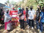 pt-semen-tonasa-menyalurkan-bantuan-di-kampung-batu-batu.jpg